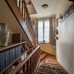 « Optimiser l’espace sous l’escalier : idées de rangement et déco astucieuses »